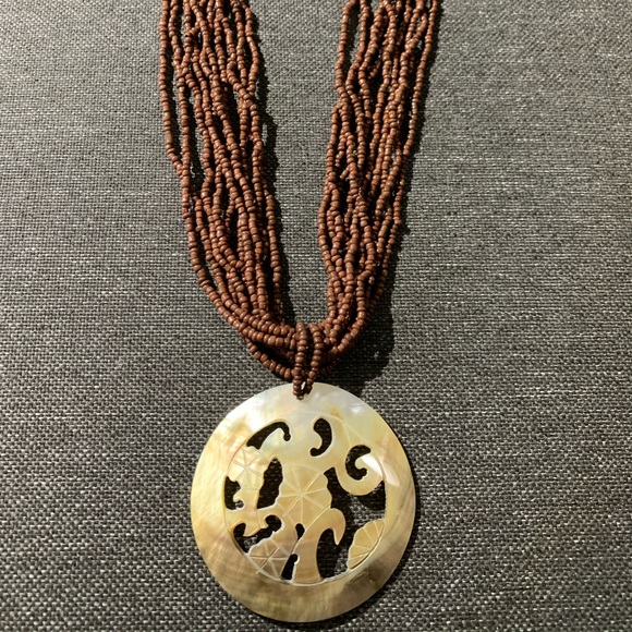 Shell pendant necklace - Picture 4 of 8